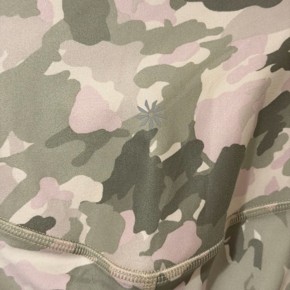 Athleta Salutation Stash Pocket II Camo Leggings Women’s Small Pink Green - Picture 4 of 4